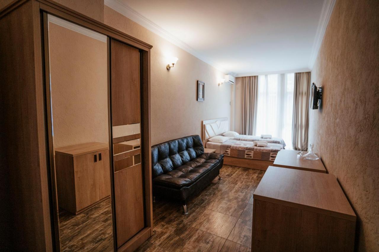 Hotel General バトゥーミ エクステリア 写真