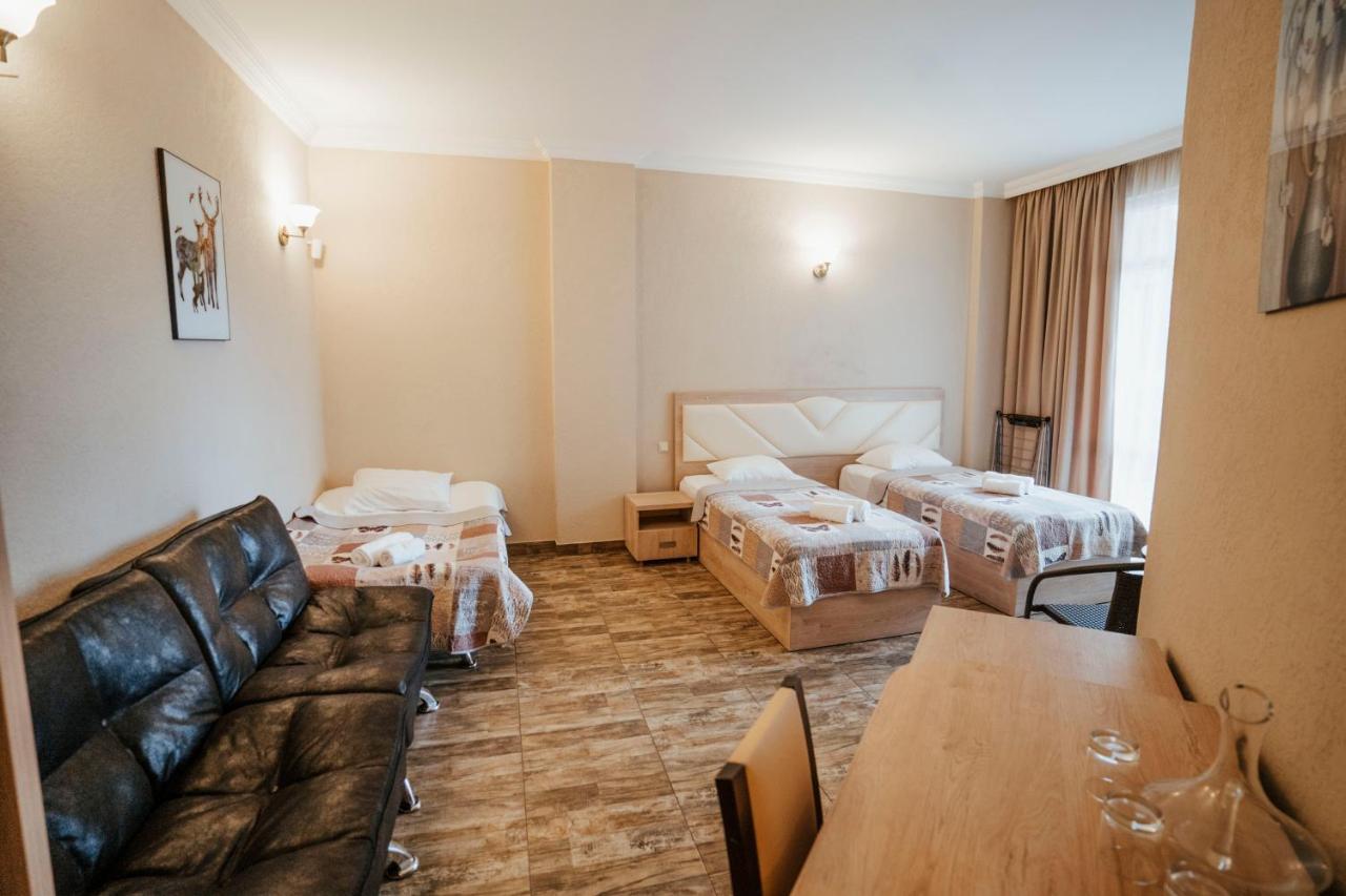 Hotel General バトゥーミ エクステリア 写真