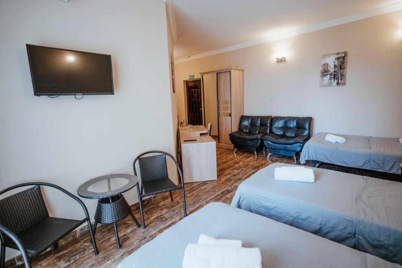 Hotel General バトゥーミ エクステリア 写真