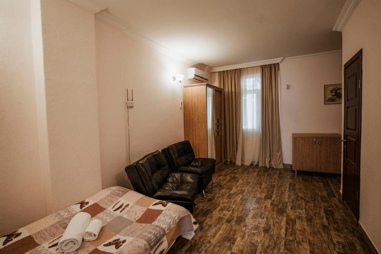 Hotel General バトゥーミ エクステリア 写真