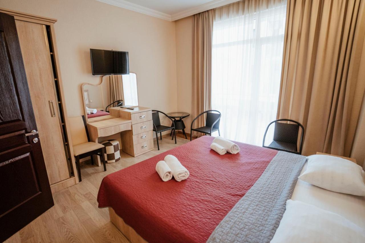 Hotel General バトゥーミ エクステリア 写真