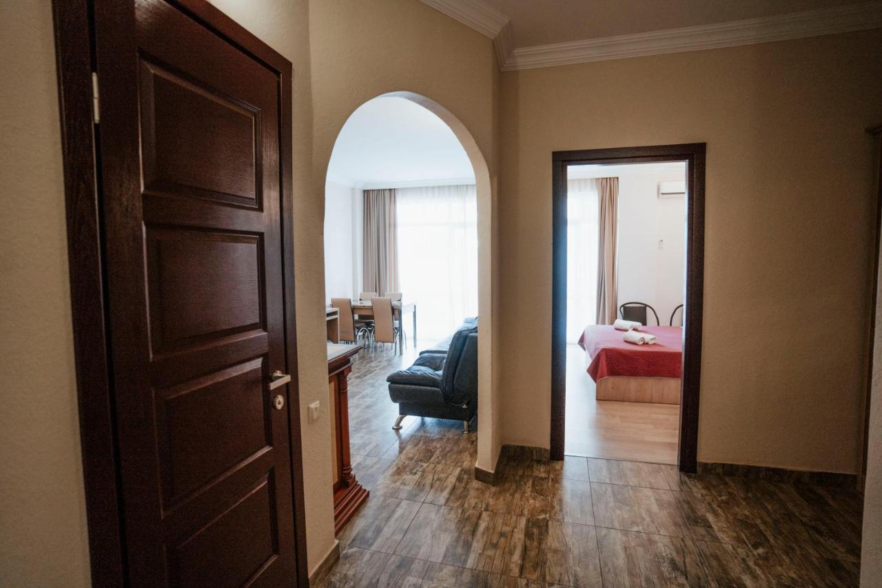 Hotel General バトゥーミ エクステリア 写真