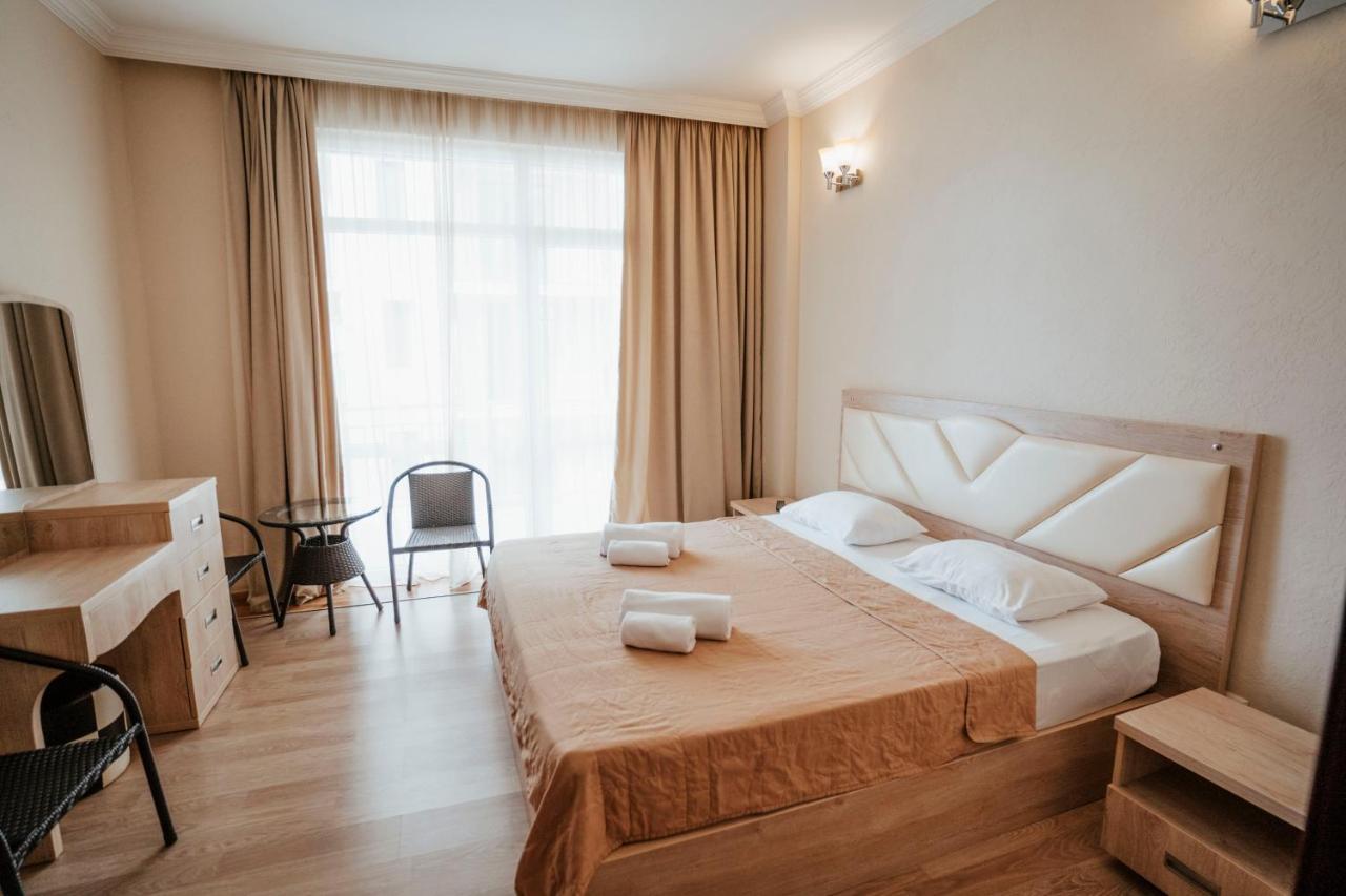 Hotel General バトゥーミ エクステリア 写真