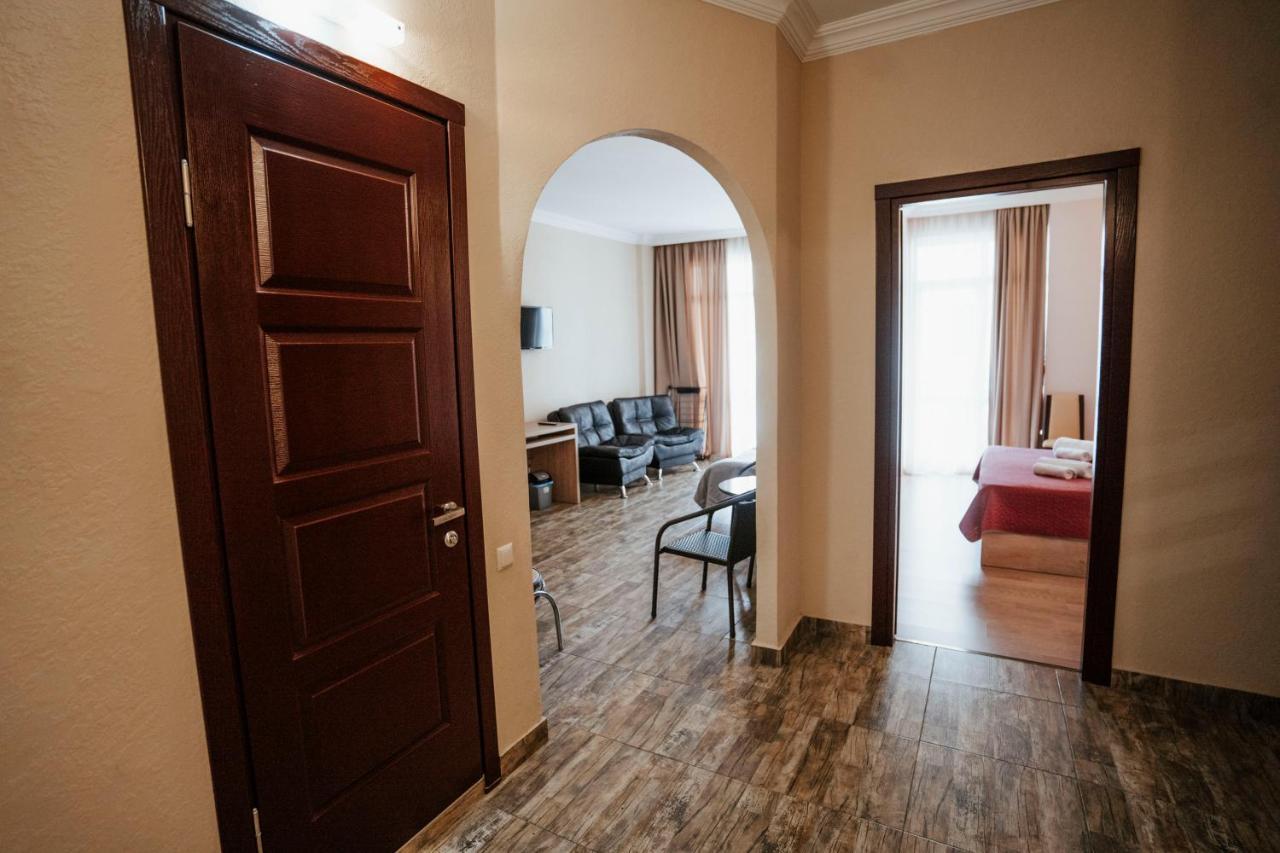 Hotel General バトゥーミ エクステリア 写真