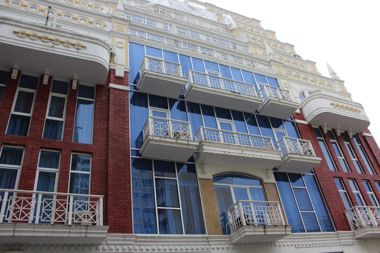 Hotel General バトゥーミ エクステリア 写真